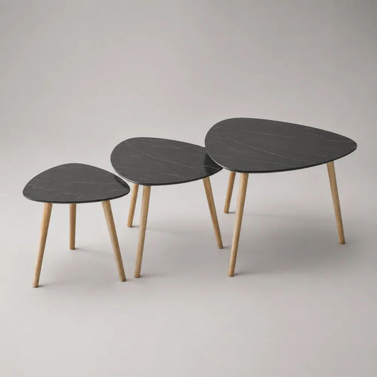 3-teiliges Couchtisch-Set aus MDF und Massivholz, dreieckig, Schwarz/Natur, 90 × 60 × 45 cm, 70 × 48 × 40 cm und 50 × 38 × 35 cm